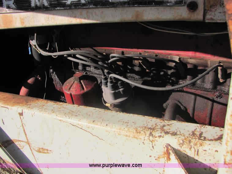 image for item 6560 Farmall F706 tractor with loader