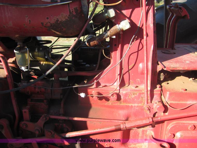 image for item 6560 Farmall F706 tractor with loader