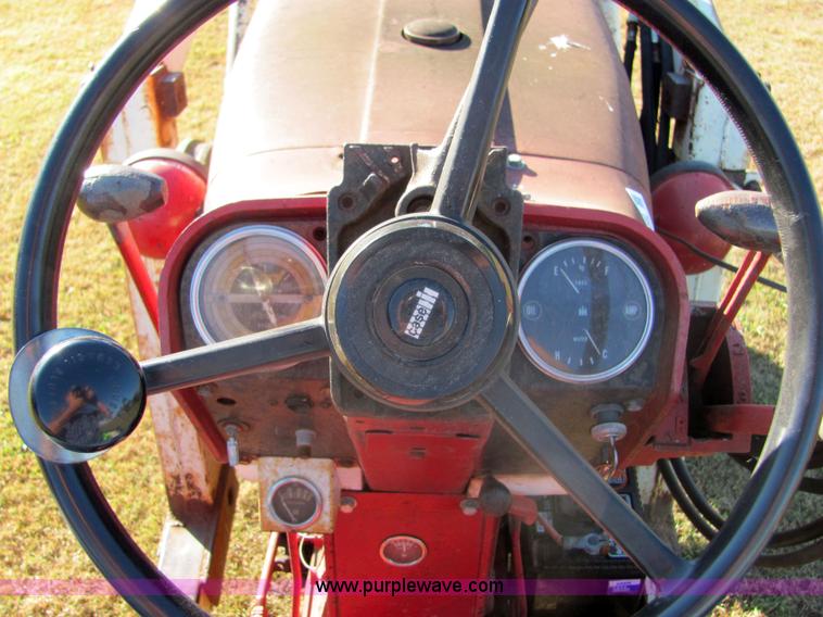 image for item 6560 Farmall F706 tractor with loader