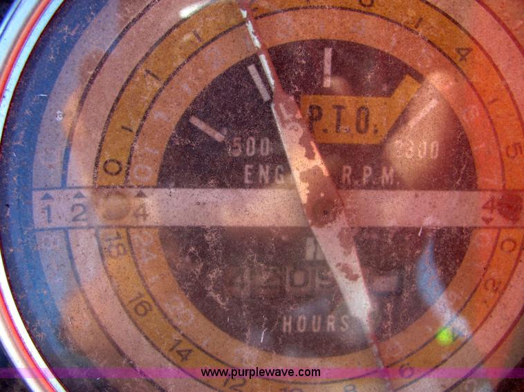 image for item 6560 Farmall F706 tractor with loader