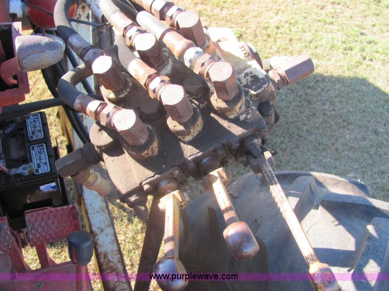 image for item 6560 Farmall F706 tractor with loader