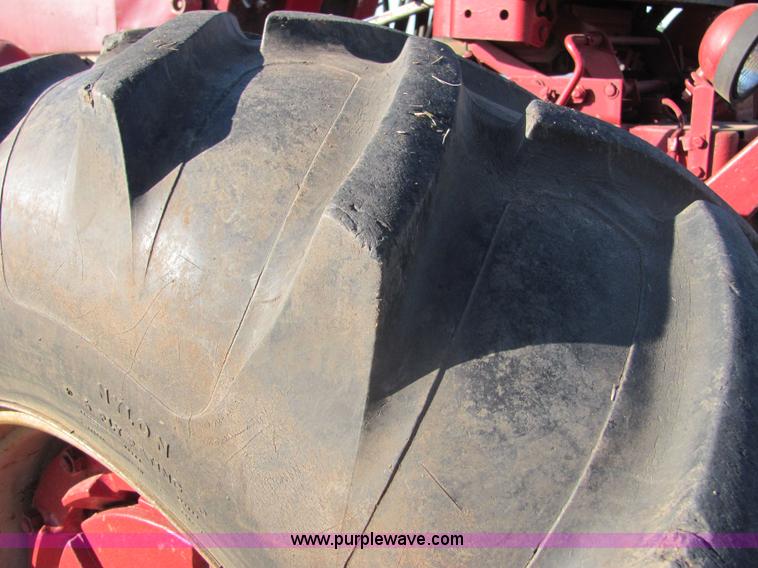 image for item 6560 Farmall F706 tractor with loader