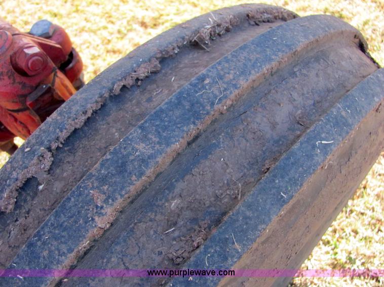 image for item 6560 Farmall F706 tractor with loader