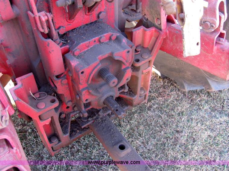 image for item 6560 Farmall F706 tractor with loader
