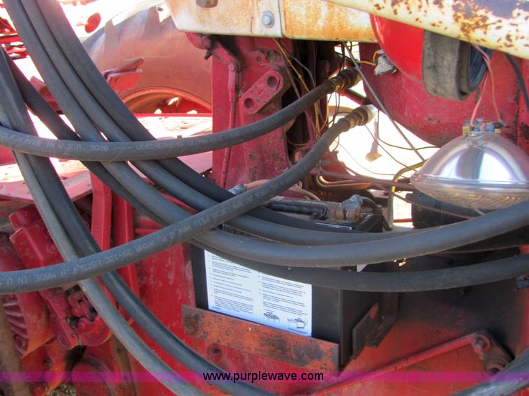 image for item 6560 Farmall F706 tractor with loader