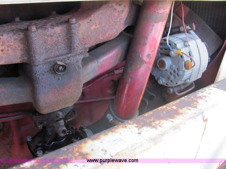 image for item 6560 Farmall F706 tractor with loader