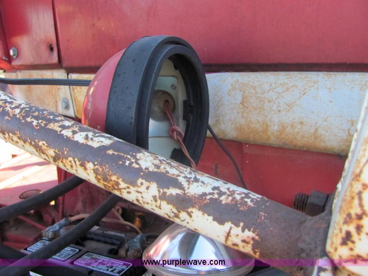 image for item 6560 Farmall F706 tractor with loader