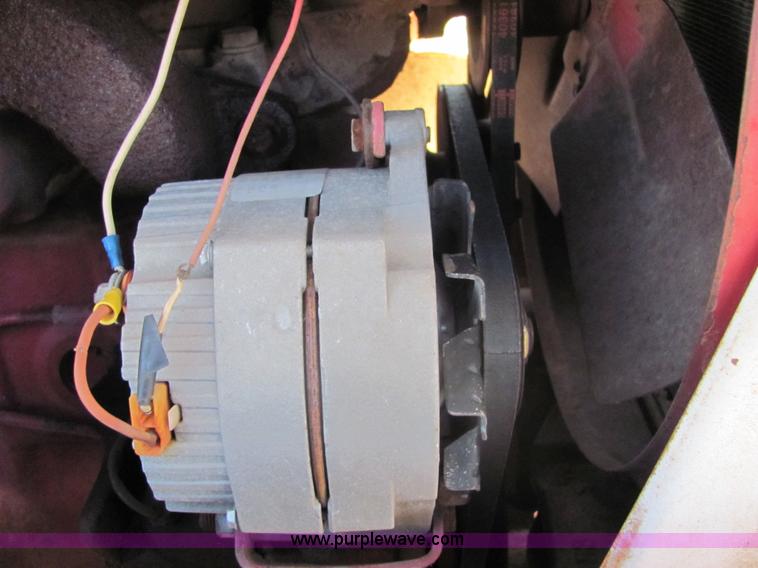 image for item 6560 Farmall F706 tractor with loader