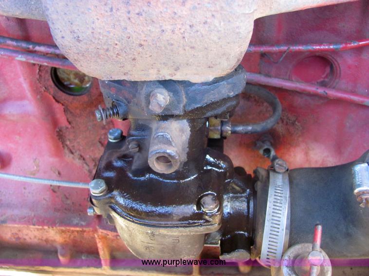 image for item 6560 Farmall F706 tractor with loader