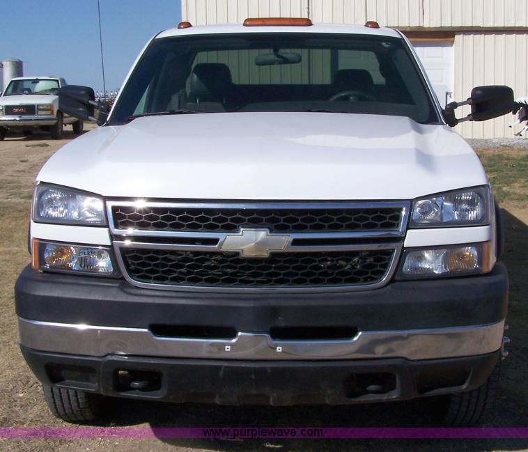 image for item 7340 2006 Chevrolet C3500 Silverado extended cab pickup truck