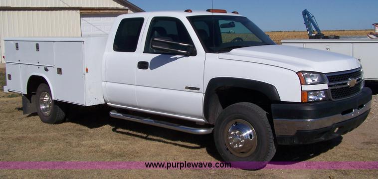 image for item 7340 2006 Chevrolet C3500 Silverado extended cab pickup truck