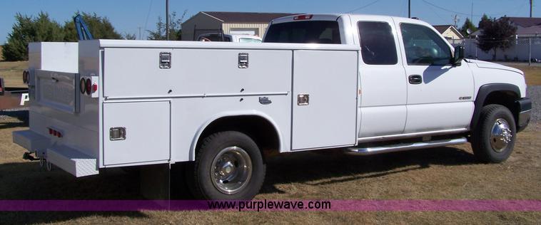 image for item 7340 2006 Chevrolet C3500 Silverado extended cab pickup truck