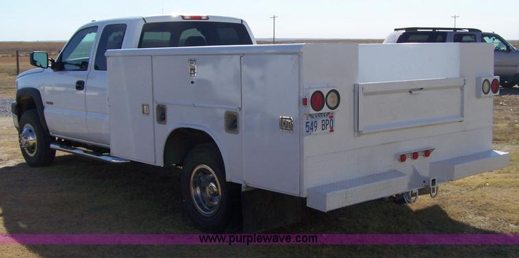 image for item 7340 2006 Chevrolet C3500 Silverado extended cab pickup truck