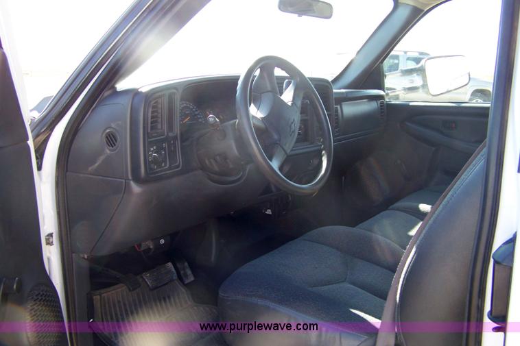 image for item 7340 2006 Chevrolet C3500 Silverado extended cab pickup truck