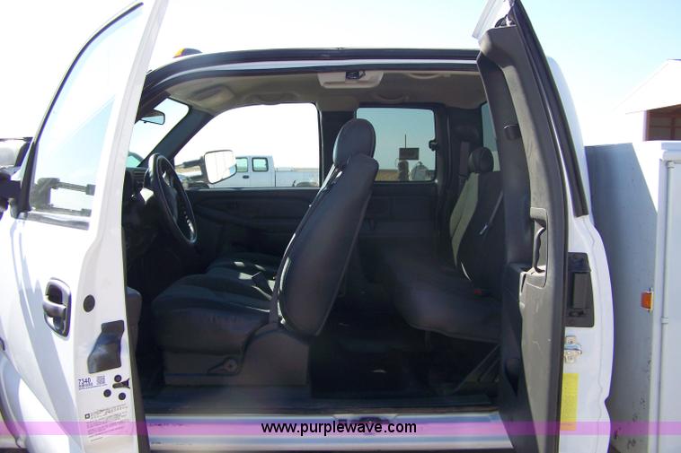 image for item 7340 2006 Chevrolet C3500 Silverado extended cab pickup truck