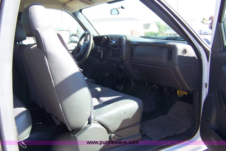 image for item 7340 2006 Chevrolet C3500 Silverado extended cab pickup truck