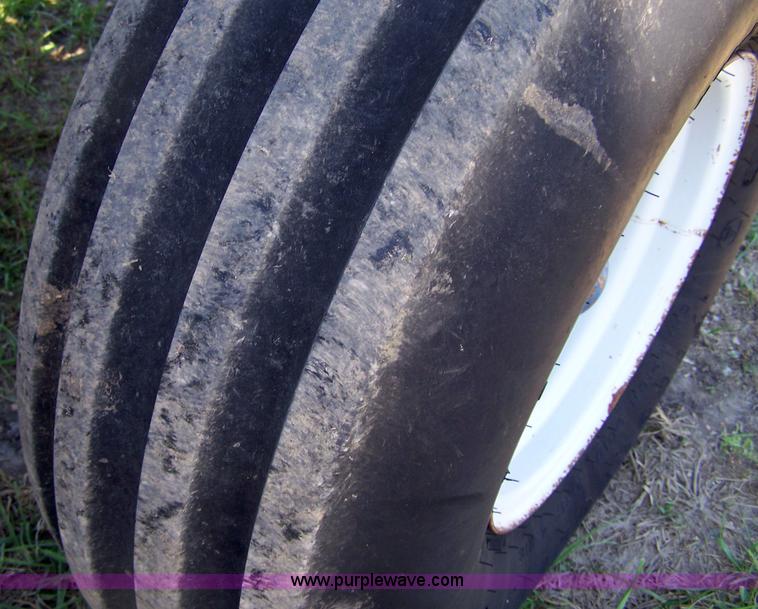 image for item 7400 1990 Ford 8630 tractor with loader