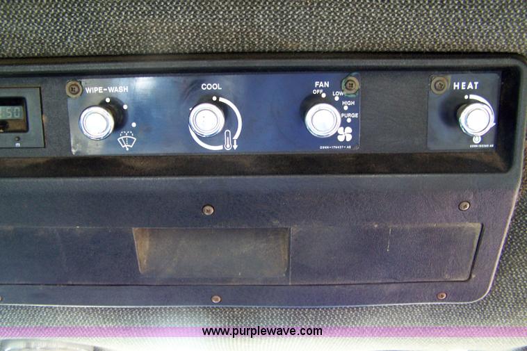 image for item 7400 1990 Ford 8630 tractor with loader