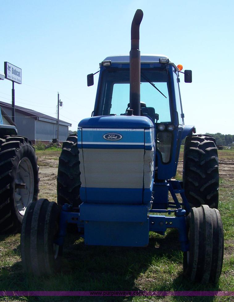 image for item 7401 1983 Ford TW25 tractor
