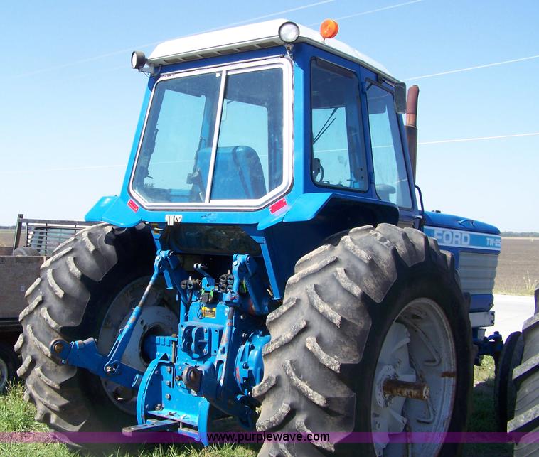 image for item 7401 1983 Ford TW25 tractor