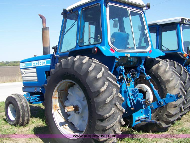 image for item 7401 1983 Ford TW25 tractor
