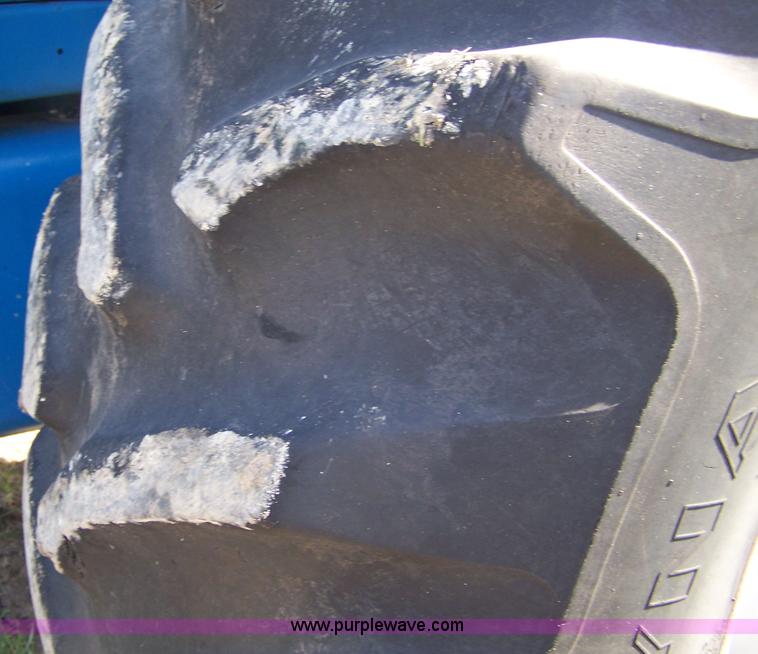 image for item 7401 1983 Ford TW25 tractor