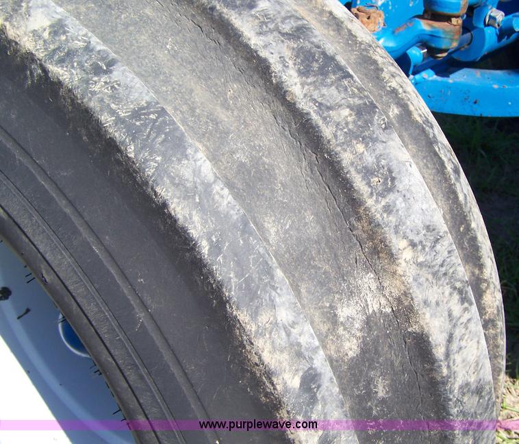 image for item 7401 1983 Ford TW25 tractor