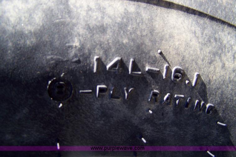 image for item 7401 1983 Ford TW25 tractor