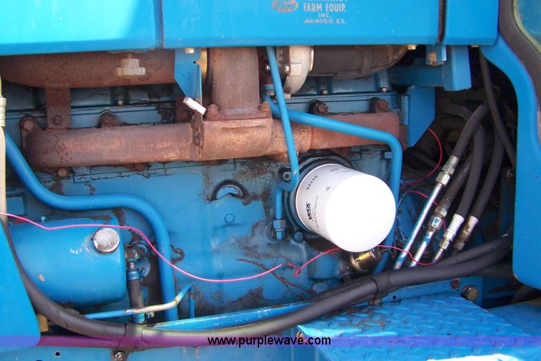 image for item 7401 1983 Ford TW25 tractor