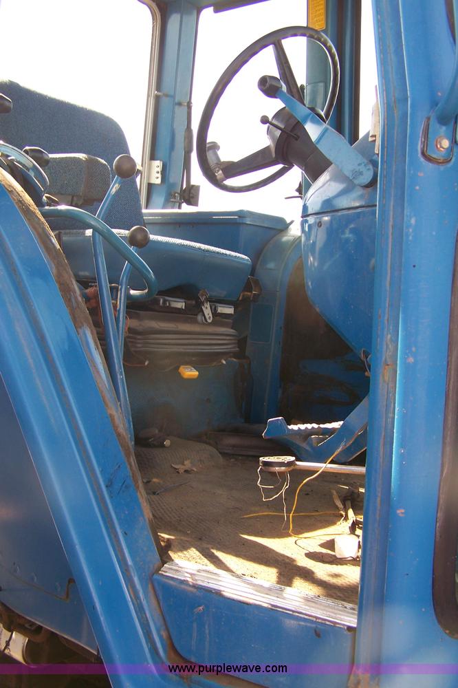 image for item 7401 1983 Ford TW25 tractor