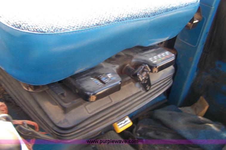 image for item 7401 1983 Ford TW25 tractor