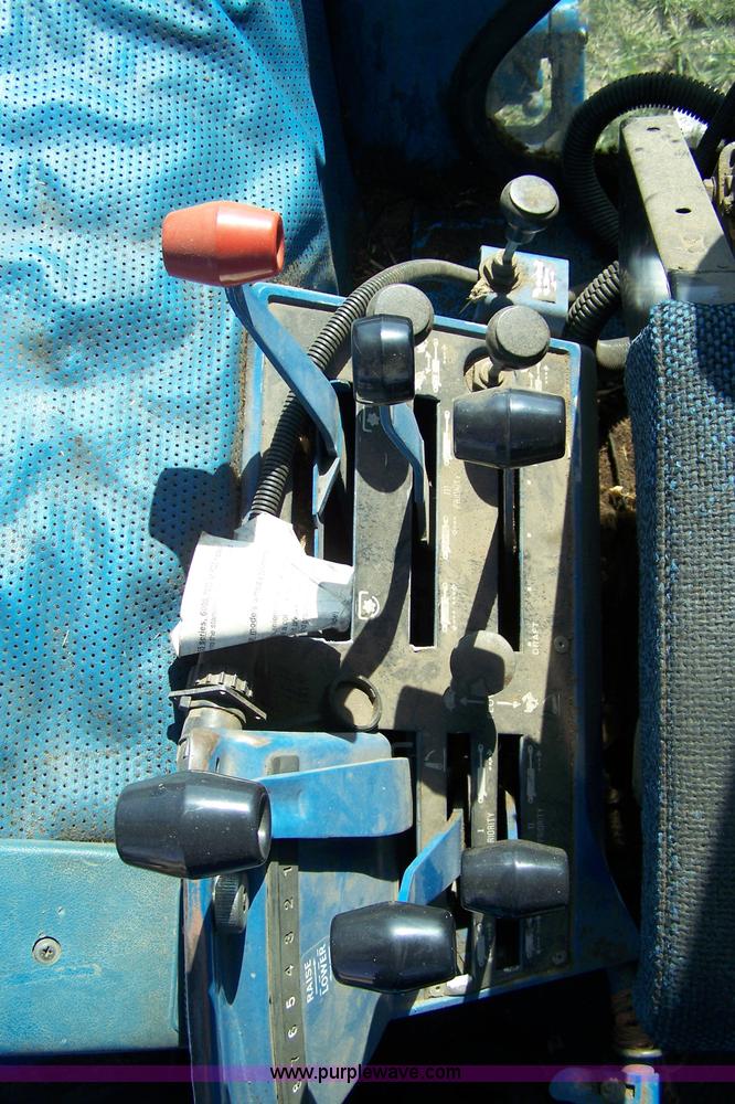 image for item 7401 1983 Ford TW25 tractor