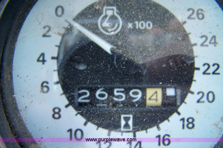 image for item 7401 1983 Ford TW25 tractor