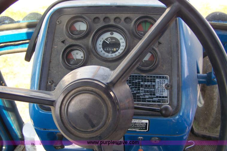 image for item 7401 1983 Ford TW25 tractor