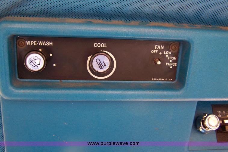 image for item 7401 1983 Ford TW25 tractor