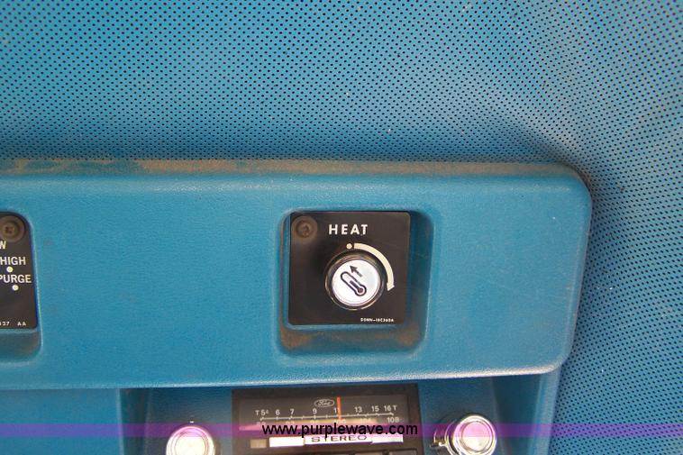 image for item 7401 1983 Ford TW25 tractor