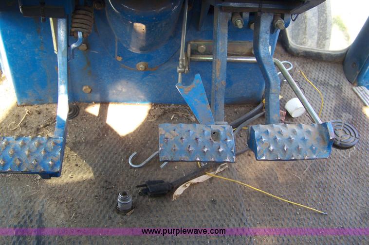 image for item 7401 1983 Ford TW25 tractor