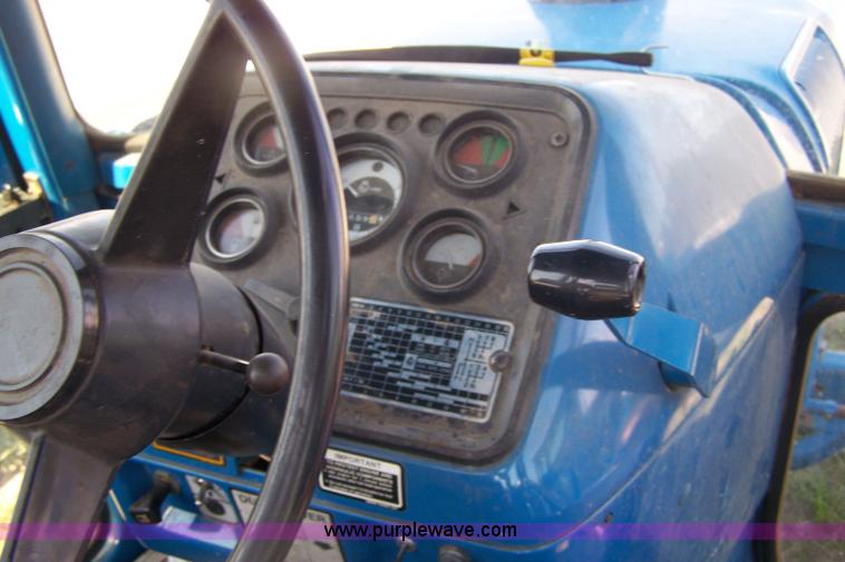 image for item 7401 1983 Ford TW25 tractor