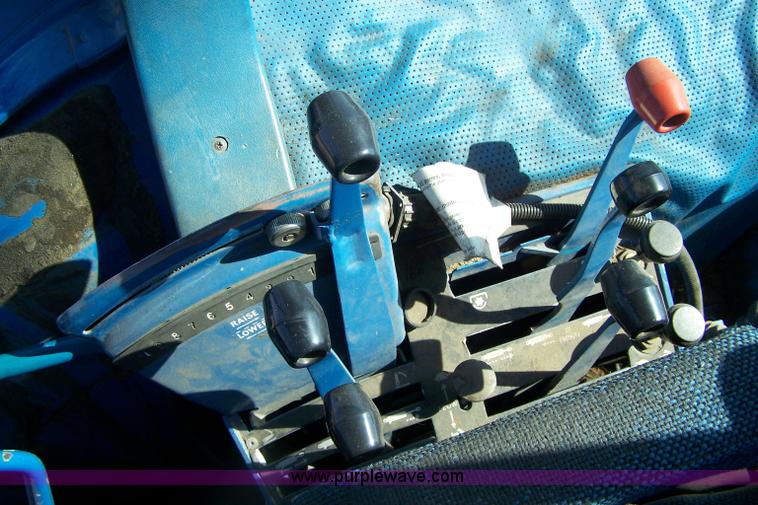 image for item 7401 1983 Ford TW25 tractor