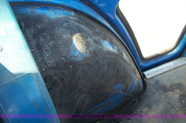 image for item 7401 1983 Ford TW25 tractor