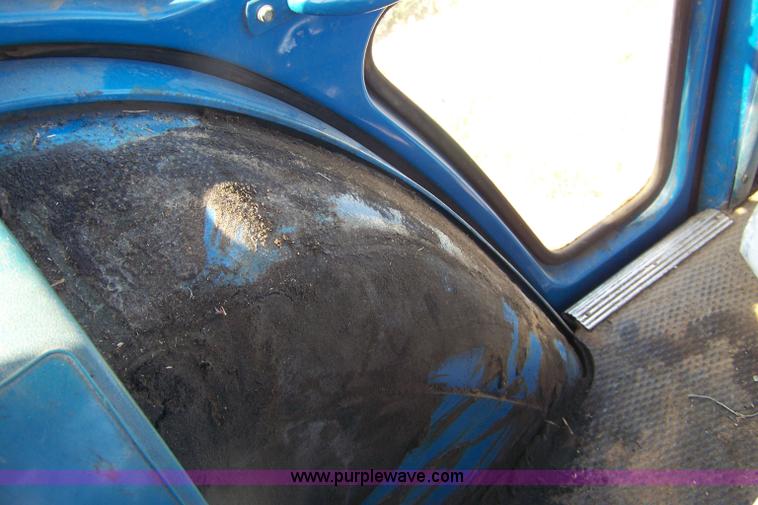 image for item 7401 1983 Ford TW25 tractor