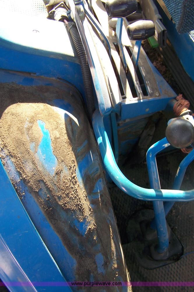 image for item 7401 1983 Ford TW25 tractor