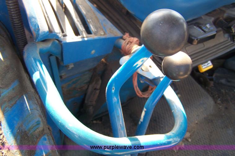 image for item 7401 1983 Ford TW25 tractor