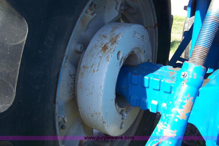 image for item 7401 1983 Ford TW25 tractor