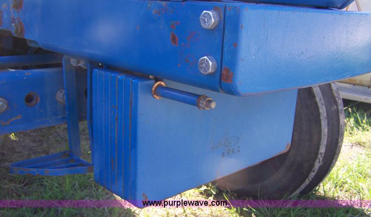 image for item 7401 1983 Ford TW25 tractor