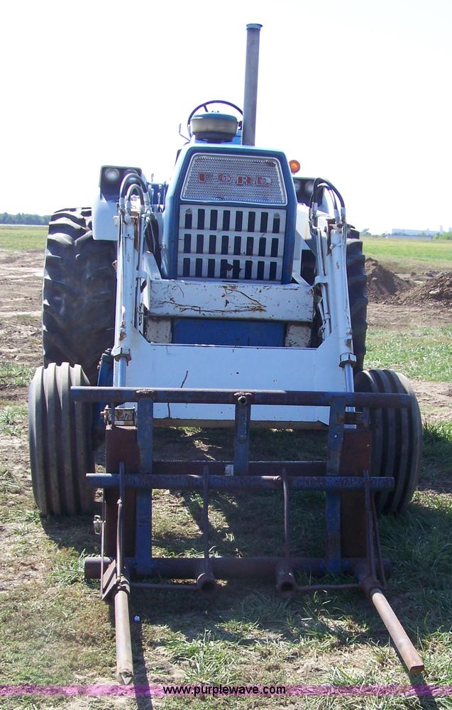 image for item 7403 1972 Ford 8000 tractor with loader