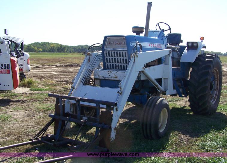 image for item 7403 1972 Ford 8000 tractor with loader