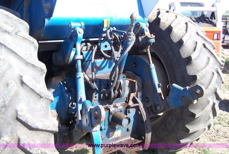 image for item 7403 1972 Ford 8000 tractor with loader