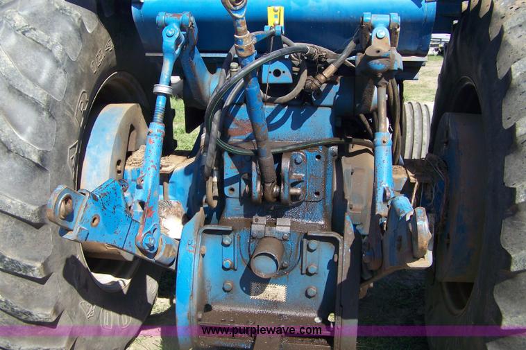 image for item 7403 1972 Ford 8000 tractor with loader