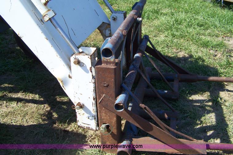 image for item 7403 1972 Ford 8000 tractor with loader